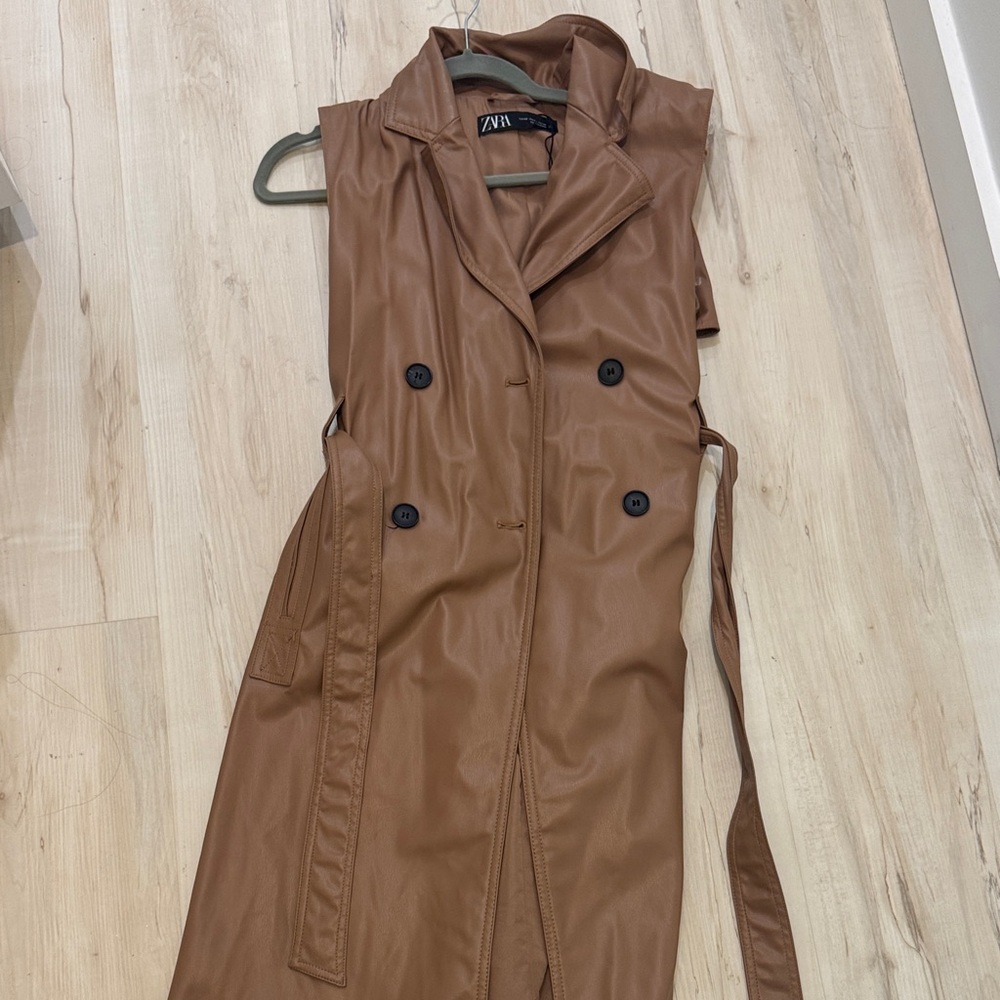 Zara Women's Tan Sleeveless Trench Coat